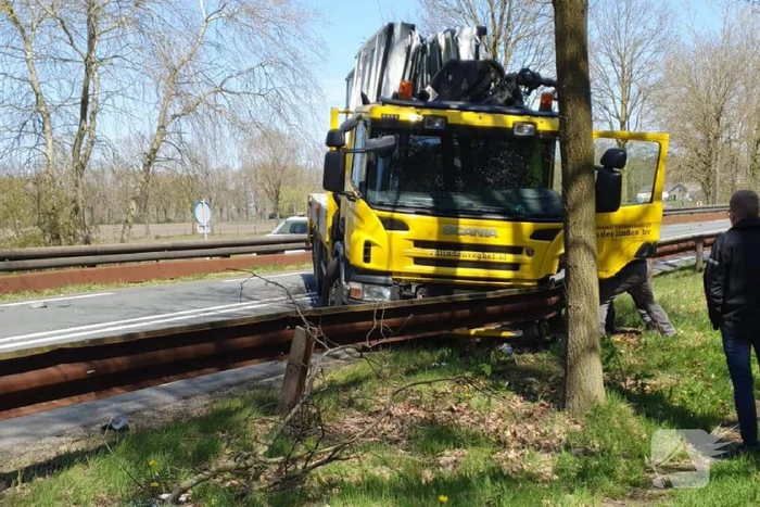 Bestuurder komt om het leven bij aanrijding