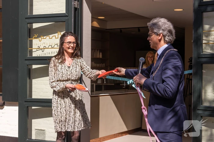 Anna's Smaakatelier van Heel Holland Bakt-winnares Anna Yilmaz officieel geopend