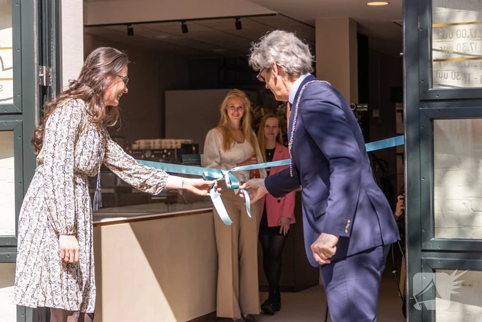 Anna's Smaakatelier van Heel Holland Bakt-winnares Anna Yilmaz officieel geopend