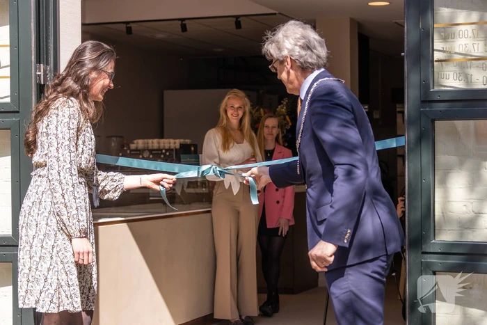 Anna's Smaakatelier van Heel Holland Bakt-winnares Anna Yilmaz officieel geopend