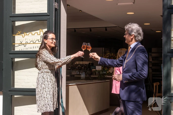 Anna's Smaakatelier van Heel Holland Bakt-winnares Anna Yilmaz officieel geopend