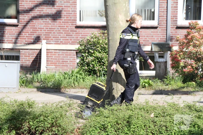 Groot onderzoek in portiekwoning
