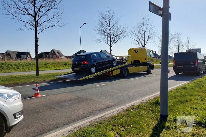 Politie zet weg af na botsing tussen twee personenauto's