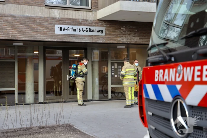 Brandweer doet onderzoek naar vreemde lucht in appartementencomplex