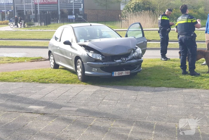 Kind nagekeken na kop-staart botsing