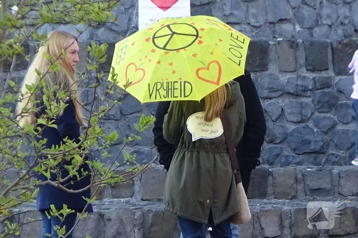 Demonstratie tegen coronamaatregelen op Stadhuisplein