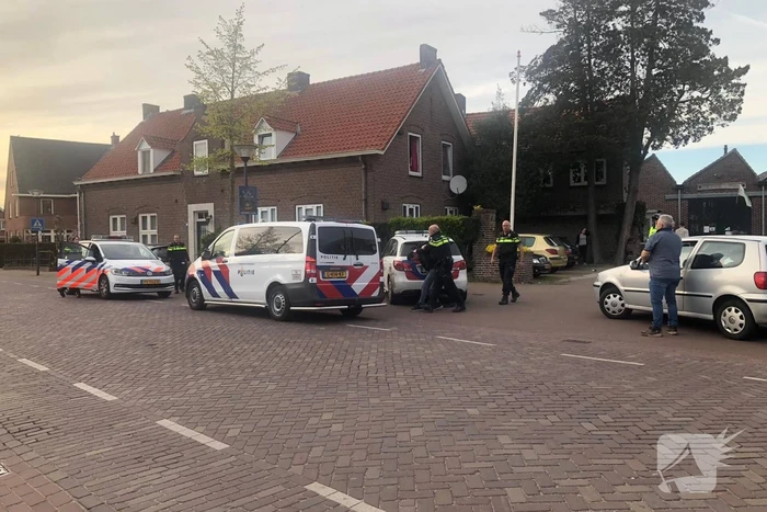 Persoon aangehouden na ingooien raam