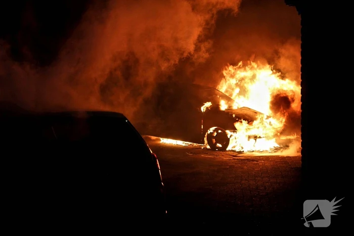 Gewonde bij brand in meerdere voertuigen