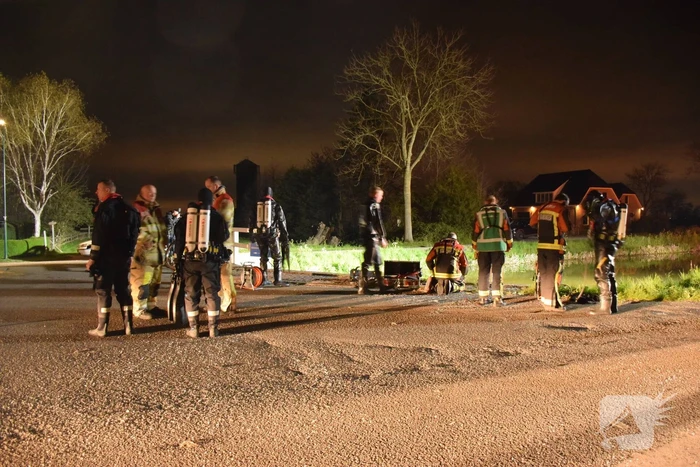 Brommobiel op z'n kop in de sloot