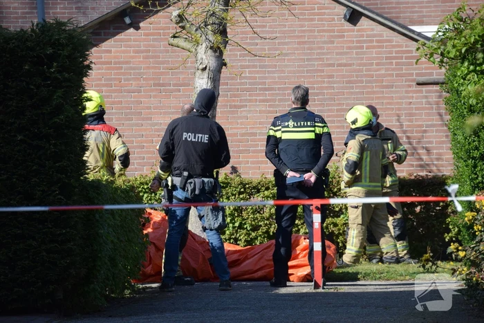 Grote inzet hulpdiensten bij man op dak