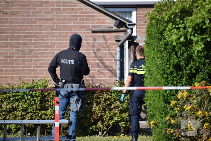 Grote inzet hulpdiensten bij man op dak