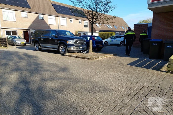 Politie massaal aanwezig in de wijk Schoener