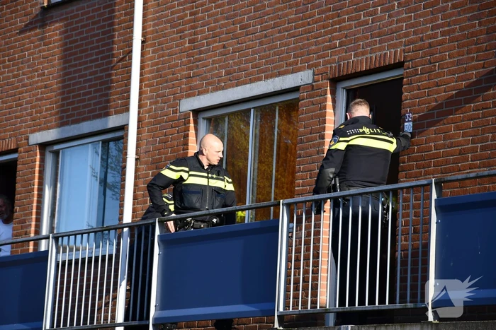 Politie massaal aanwezig in de wijk Schoener