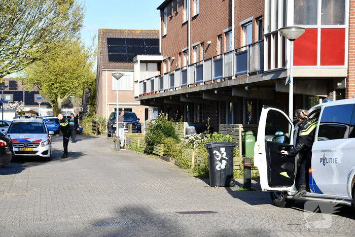 Politie massaal aanwezig in de wijk Schoener