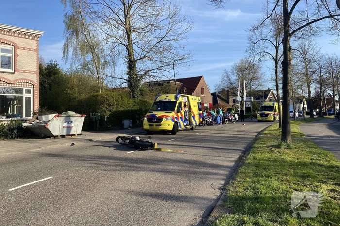 Motorrijder zwaargewond door botsing tegen lantarenpaal