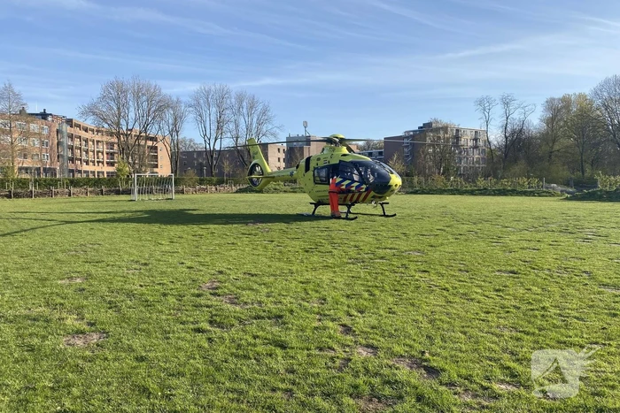 Motorrijder zwaargewond door botsing tegen lantarenpaal