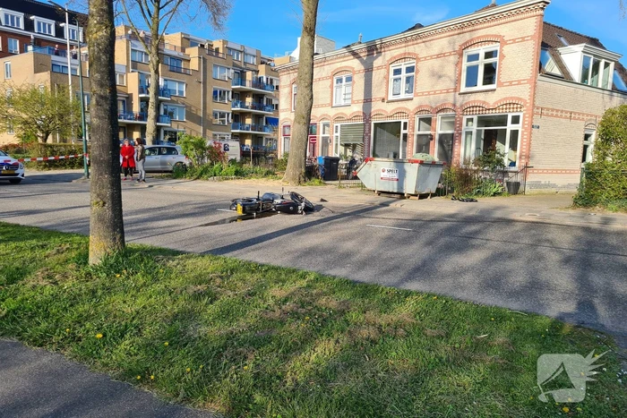 Motorrijder zwaargewond door botsing tegen lantarenpaal