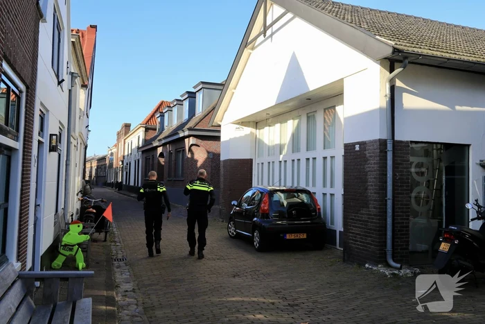 Man met bivakmuts lost schoten