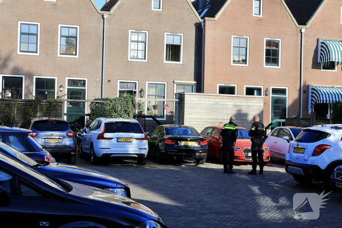 Man met bivakmuts lost schoten
