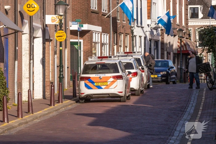 Man met bivakmuts lost schoten