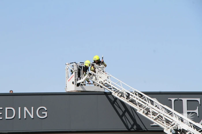 Onderzoek naar brand op dak van bedrijfspand
