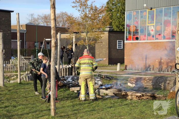 Jeugd sticht brand op wagenwerkplaats