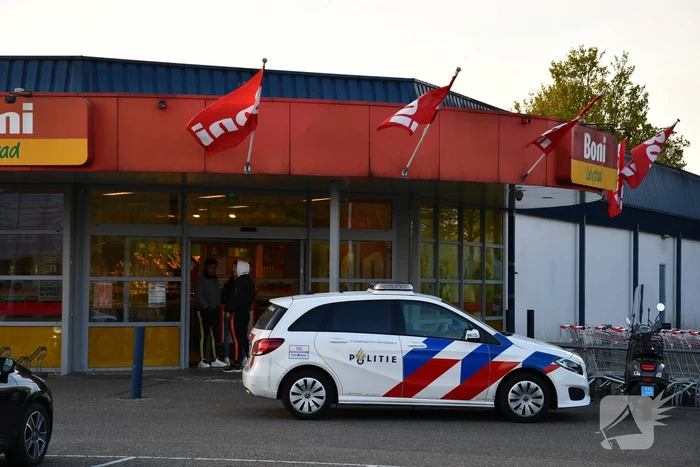 Politie aanwezig door winkeldiefstal met geweld in Boni