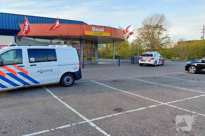 Politie aanwezig door winkeldiefstal met geweld in Boni