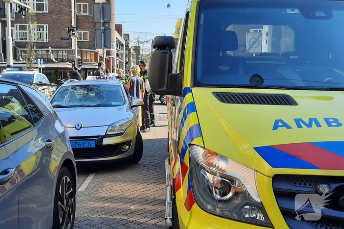 Fietser gewond door aanrijding met taxi