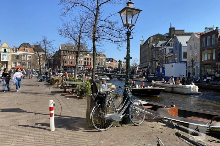 Drukte op de Leidse wateren