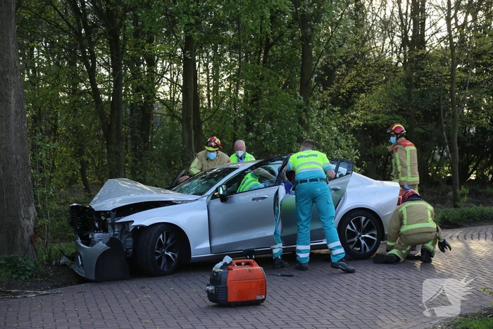 Twee gewonden bij ernstig ongeval