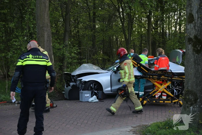 Twee gewonden bij ernstig ongeval