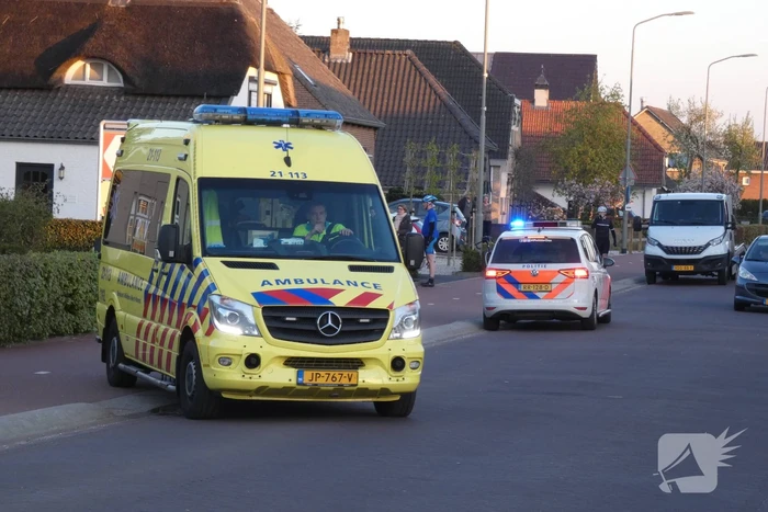 Wielrenner geschept door auto