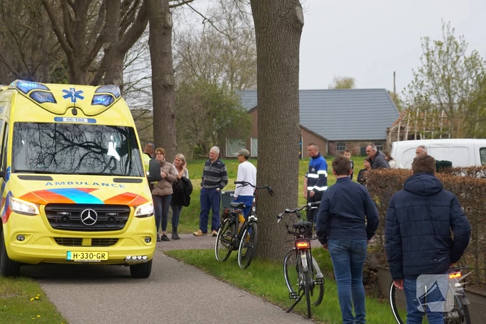 E-bikester en bestelbus met elkaar in botsing