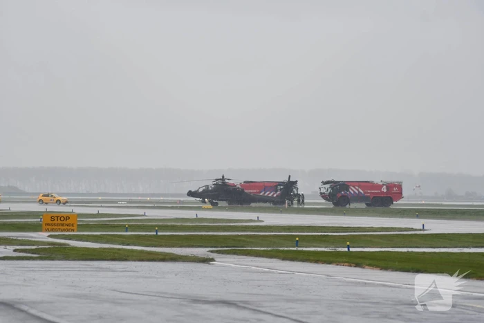 Apache-helikopter geland na noodsituatie