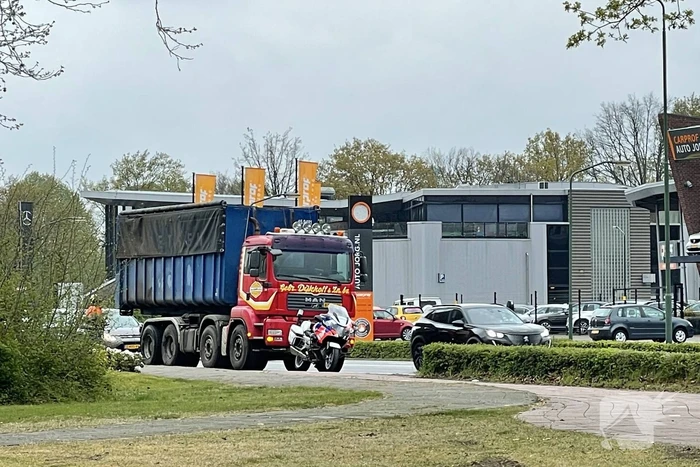 Grote politiecontrole op parkeerplaats