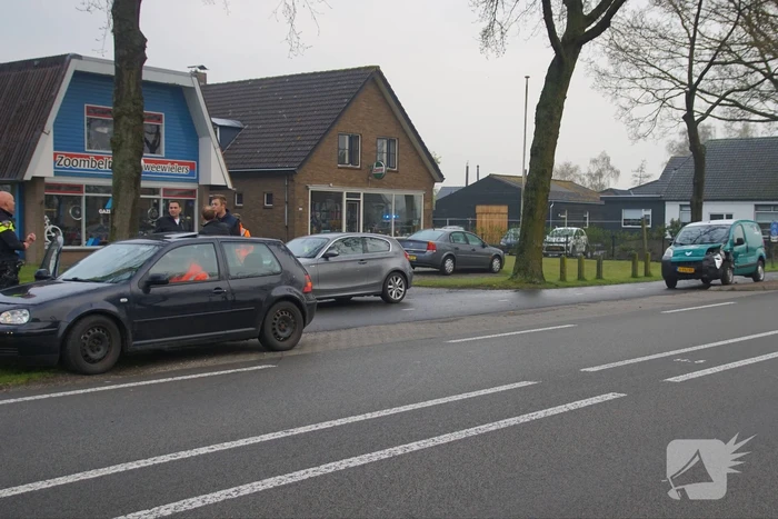 Gewonde en veel schade bij kop-staart botsing