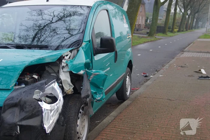Gewonde en veel schade bij kop-staart botsing