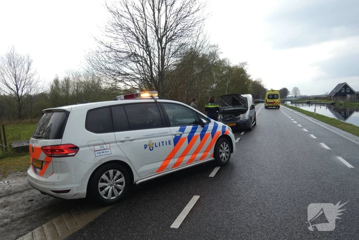 Veel schade bij botsing tussen auto en bestelbus