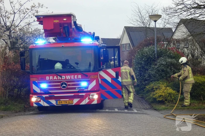 Brand in schoorsteen van woning
