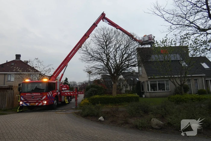 Brand in schoorsteen van woning