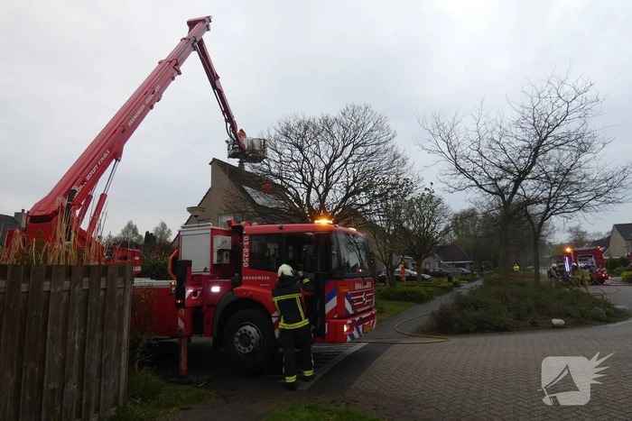 Brand in schoorsteen van woning