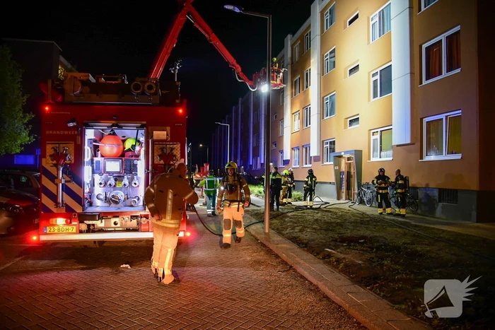 Brand in portiekflat na ontploffing