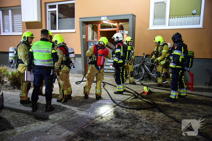 Brand in portiekflat na ontploffing
