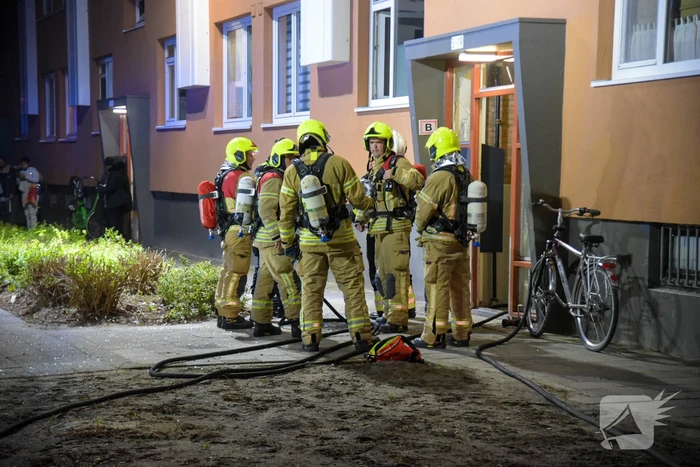 Brand in portiekflat na ontploffing