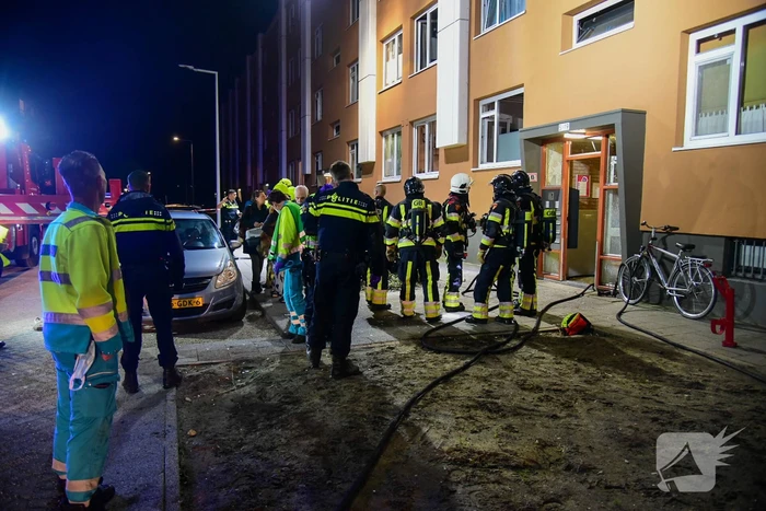 Brand in portiekflat na ontploffing