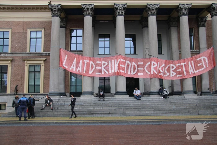 Demonstratie voor gerechtsgebouw