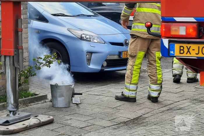 Brand in schoorsteen van woning