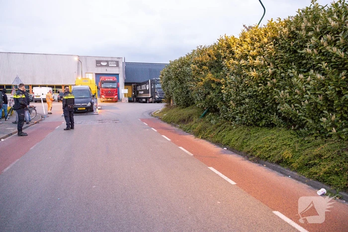 Auto vliegt uit de bocht op bedrijventerrein Zuidwenk