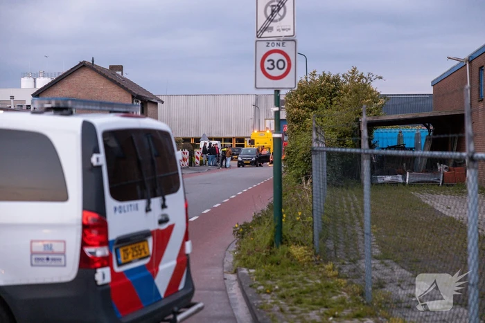 Auto vliegt uit de bocht op bedrijventerrein Zuidwenk